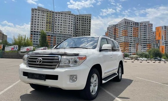 Buy Used Toyota Land Cruiser White Car in Almaty in Almati Buy Used Toyota Land Cruiser White Car in Almaty in Almati