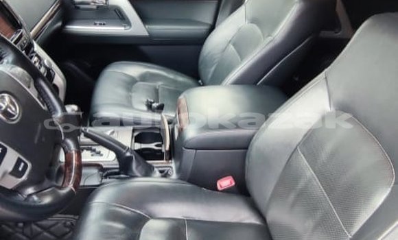 Buy Used Toyota Land Cruiser Silver Car in Almaty in Almati Buy Used Toyota Land Cruiser Silver Car in Almaty in Almati