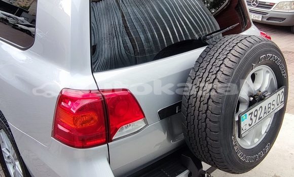 Buy Used Toyota Land Cruiser Silver Car in Almaty in Almati Buy Used Toyota Land Cruiser Silver Car in Almaty in Almati
