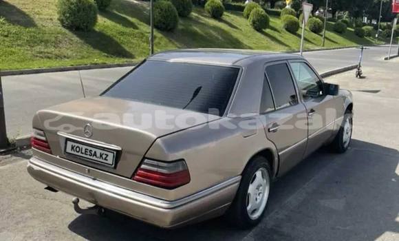 Buy Used Mercedes-Benz E-klasse Brown Car in Almaty in Almati Buy Used Mercedes-Benz E-klasse Brown Car in Almaty in Almati