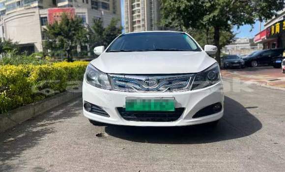 Buy Used BYD E6 White Car in Abay in Karagandi
