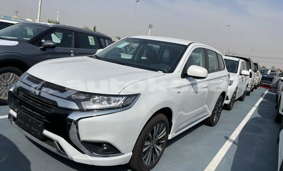 Buy Used Mitsubishi Outlander White Car in Astana in Akmola Buy Used Mitsubishi Outlander White Car in Astana in Akmola