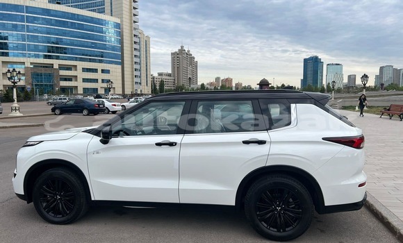 Buy Used Mitsubishi Outlander White Car in Astana in Akmola Buy Used Mitsubishi Outlander White Car in Astana in Akmola