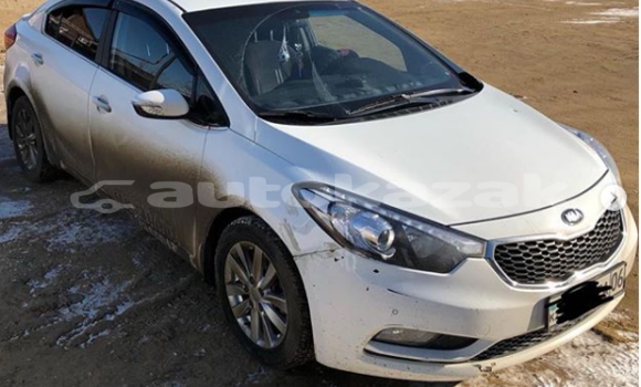 Buy Used Kia Cerato White Car in Atyrau in Atirau