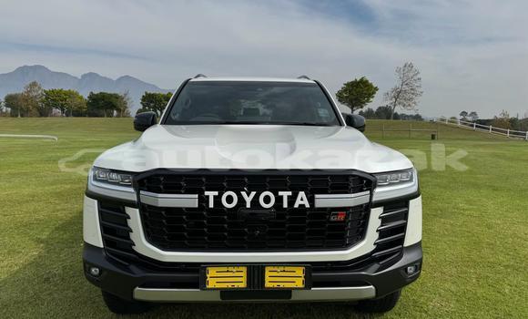Buy Used Toyota Land Cruiser White Car in Astana in Akmola Buy Used Toyota Land Cruiser White Car in Astana in Akmola