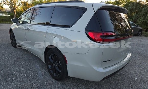Buy Used Chrysler Pacifica White Car in Astana in Akmola Buy Used Chrysler Pacifica White Car in Astana in Akmola