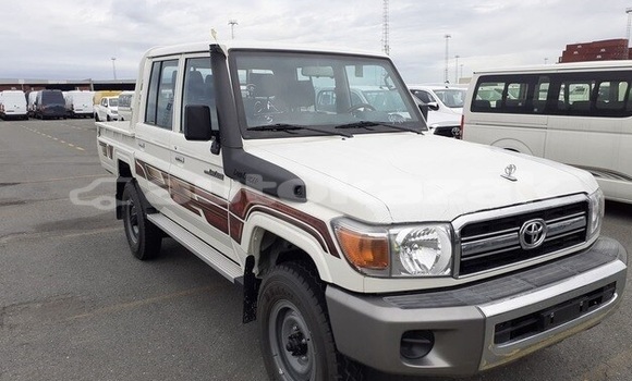 Buy Used Toyota Land Cruiser White Car in Aktau in Karagandi Buy Used Toyota Land Cruiser White Car in Aktau in Karagandi
