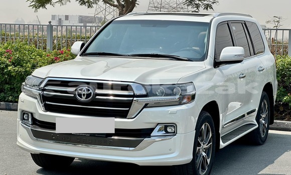 Buy Used Toyota Land Cruiser White Car in Dossor in Atirau Buy Used Toyota Land Cruiser White Car in Dossor in Atirau