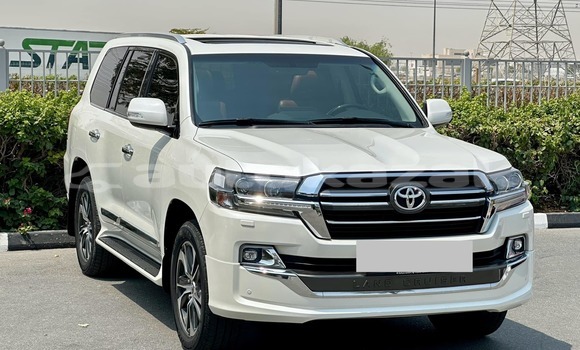 Buy Used Toyota Land Cruiser White Car in Dossor in Atirau Buy Used Toyota Land Cruiser White Car in Dossor in Atirau
