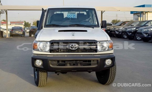 Buy Import Toyota Pickup White Car in Import - Dubai in Akmecet Buy Import Toyota Pickup White Car in Import - Dubai in Akmecet