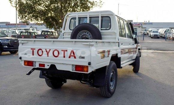 Buy Import Toyota Pickup White Car in Import - Dubai in Akmecet Buy Import Toyota Pickup White Car in Import - Dubai in Akmecet