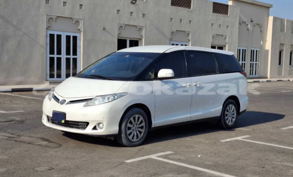 Buy Used Toyota Previa White Car in Astana in Akmola