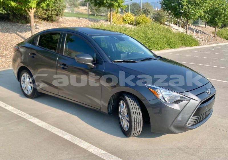 Big with watermark toyota yaris akmola astana 5418