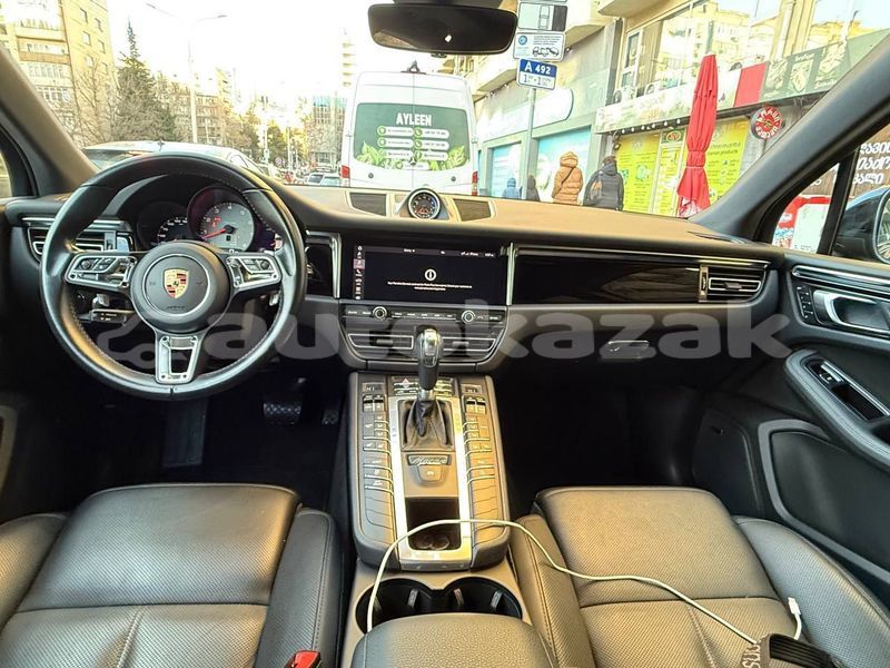 Big with watermark porsche macan taraz georgiyev 5512