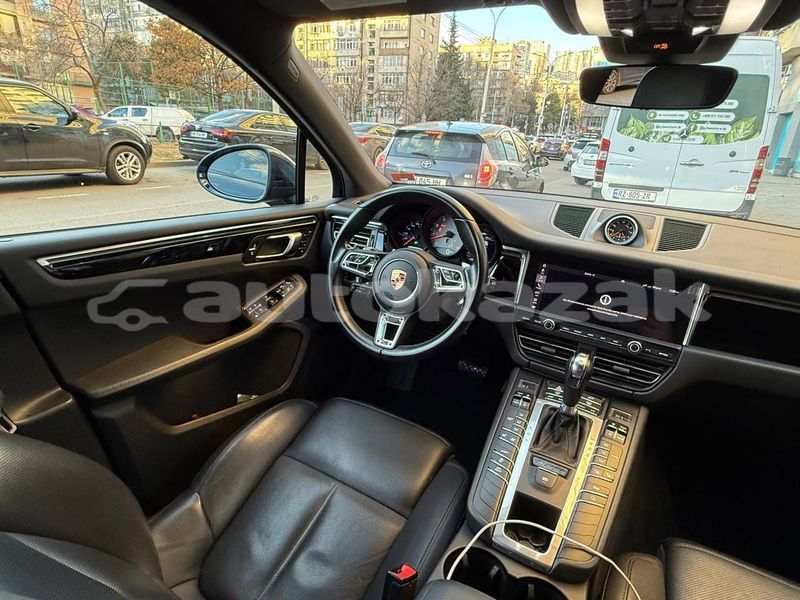 Big with watermark porsche macan taraz georgiyev 5512