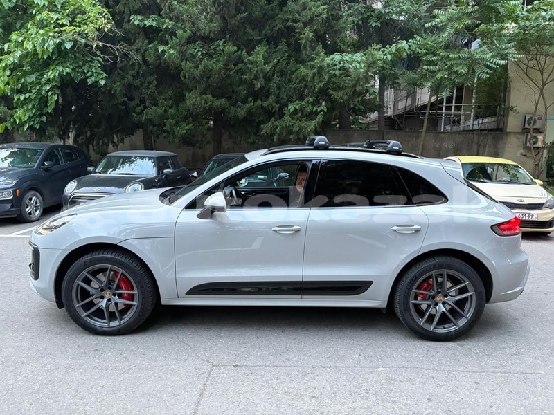 Big with watermark porsche macan taraz georgiyev 5544