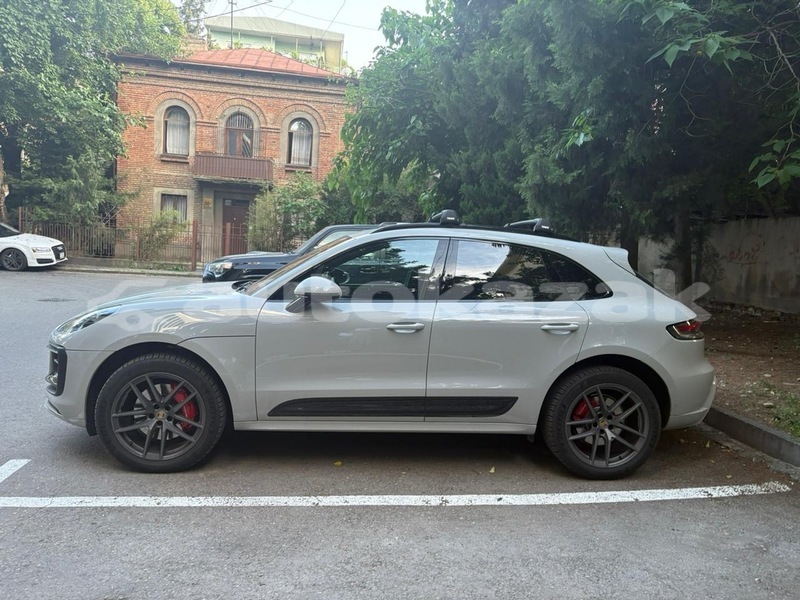 Big with watermark porsche macan taraz georgiyev 5544