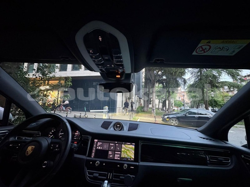 Big with watermark porsche macan taraz georgiyev 5544