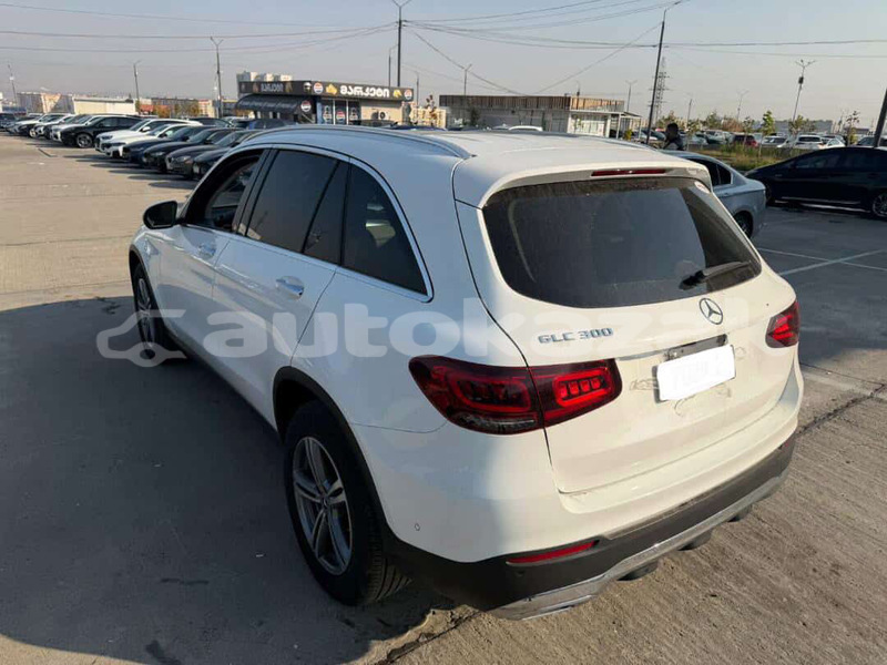 Big with watermark mercedes benz glc karagandi abay 5551