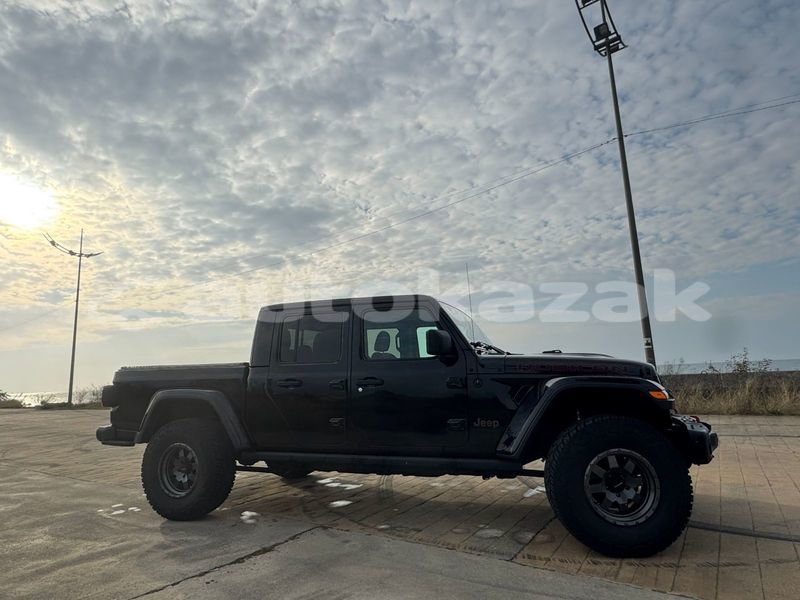 Big with watermark jeep wrangler taraz georgiyev 5562