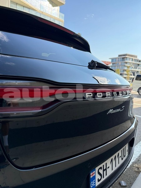 Big with watermark porsche macan taraz georgiyev 5583