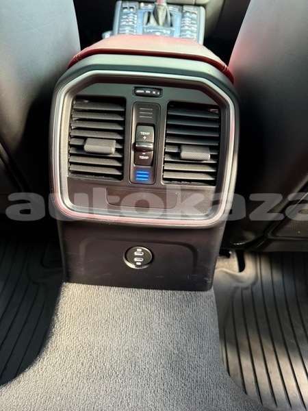 Big with watermark porsche macan taraz georgiyev 5583