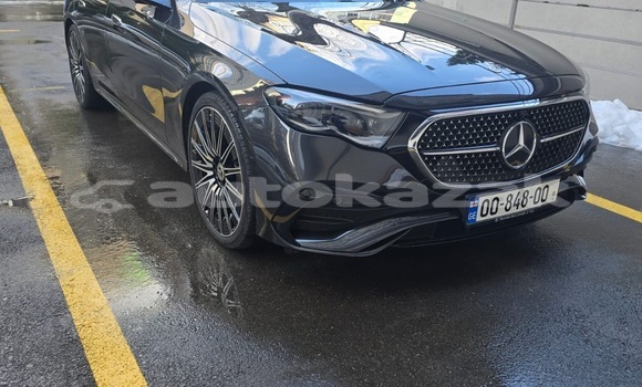 Buy Used Mercedes-Benz E200 Black Car in Georgiyev in Taraz