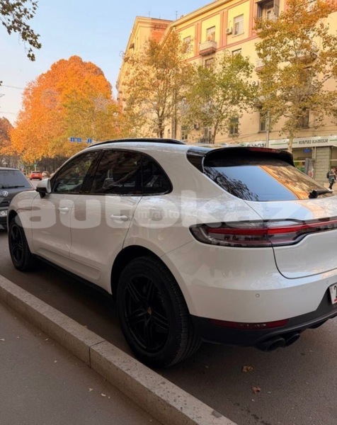 Big with watermark porsche macan taraz georgiyev 5603