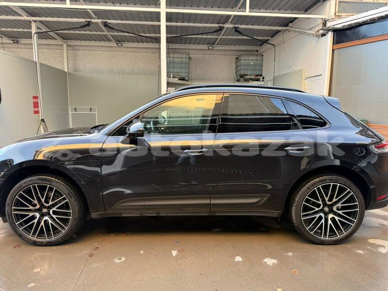 Big with watermark porsche macan taraz georgiyev 5605