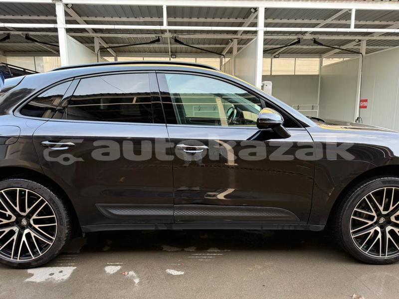 Big with watermark porsche macan taraz georgiyev 5605