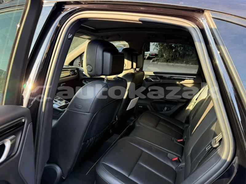 Big with watermark porsche macan taraz georgiyev 5605