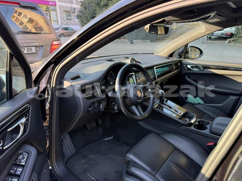 Big with watermark porsche macan taraz georgiyev 5605