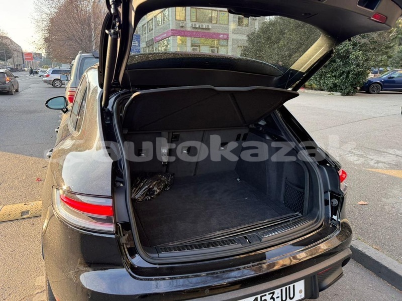 Big with watermark porsche macan taraz georgiyev 5605