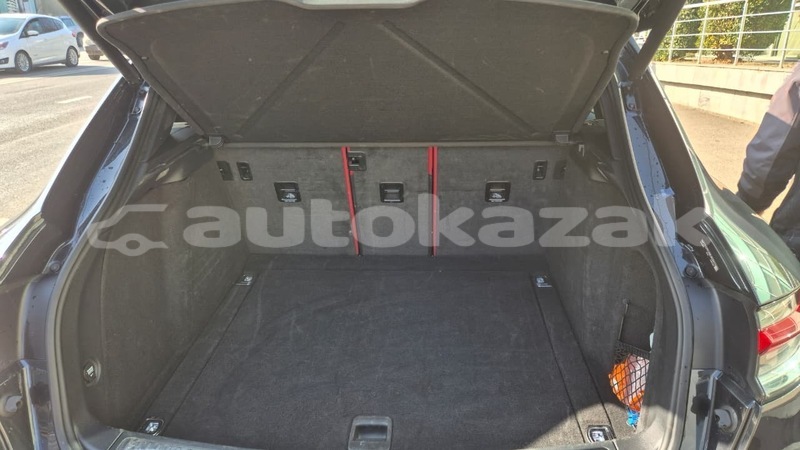 Big with watermark porsche macan taraz georgiyev 5611