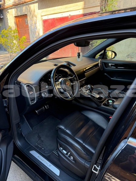 Big with watermark porsche cayenne taraz georgiyev 5613