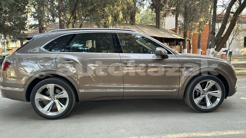 Big with watermark bentley bentayga taraz georgiyev 5638