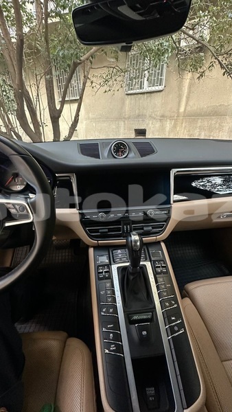 Big with watermark porsche macan taraz georgiyev 5673