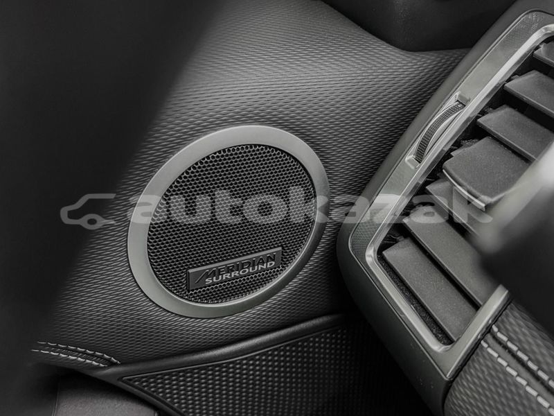 Big with watermark land rover discovery taraz georgiyev 5701