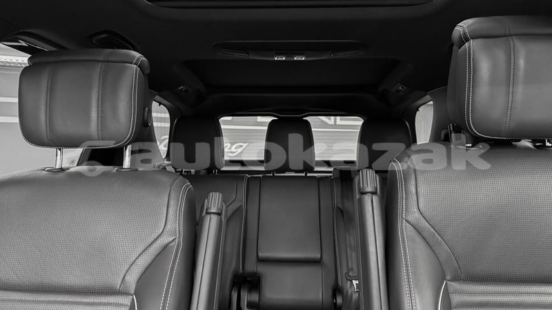 Big with watermark land rover discovery taraz georgiyev 5701