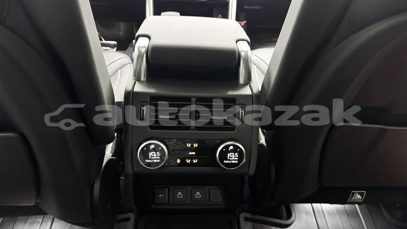 Big with watermark land rover discovery taraz georgiyev 5701