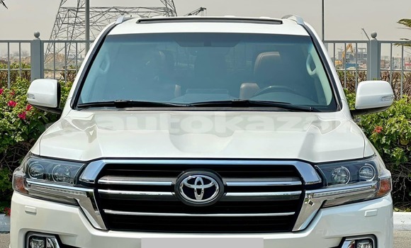Buy Used Toyota Land Cruiser White Car in Boralday in Almati