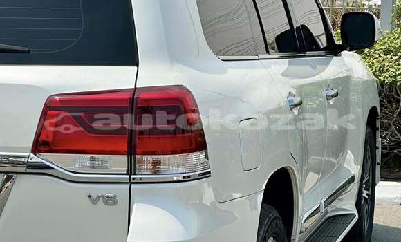 Buy Used Toyota Land Cruiser White Car in Boralday in Almati Buy Used Toyota Land Cruiser White Car in Boralday in Almati