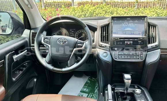 Buy Used Toyota Land Cruiser White Car in Boralday in Almati Buy Used Toyota Land Cruiser White Car in Boralday in Almati