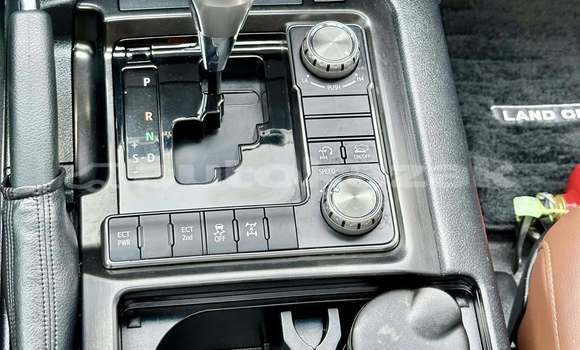 Buy Used Toyota Land Cruiser White Car in Boralday in Almati Buy Used Toyota Land Cruiser White Car in Boralday in Almati