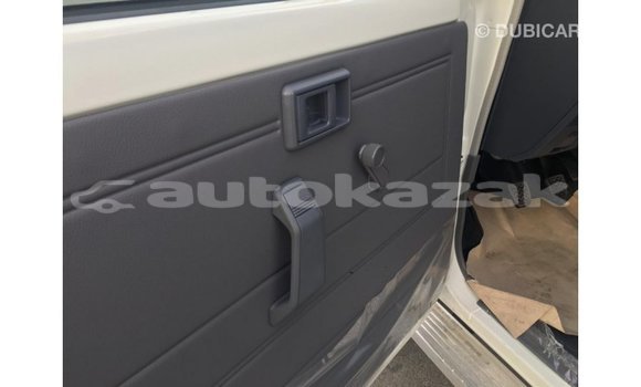 Buy Import Toyota Land Cruiser White Car in Import - Dubai in Akmecet Buy Import Toyota Land Cruiser White Car in Import - Dubai in Akmecet