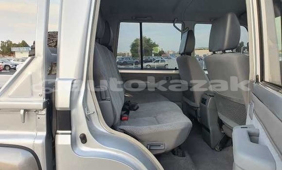 Buy Used Toyota Land Cruiser Silver Car in Fodorov in Kostanay Buy Used Toyota Land Cruiser Silver Car in Fodorov in Kostanay