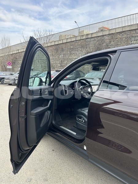 Big with watermark porsche cayenne taraz georgiyev 5733