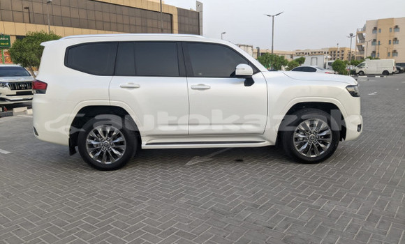 Buy Used Toyota Land Cruiser White Car in Georgiyev in Taraz Buy Used Toyota Land Cruiser White Car in Georgiyev in Taraz