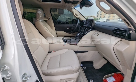 Buy Used Toyota Land Cruiser White Car in Georgiyev in Taraz Buy Used Toyota Land Cruiser White Car in Georgiyev in Taraz
