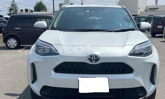 Buy Used Toyota Yaris White Car in Aktau in Karagandi